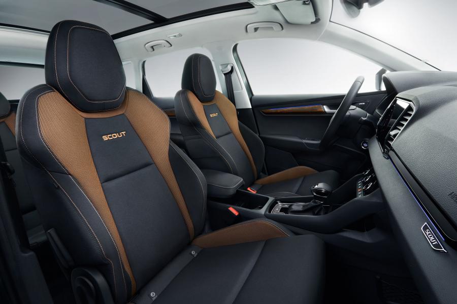 Интерьер Skoda Karoq 4x4 Scout 2018 года  (WW) (фото 20 из 46)